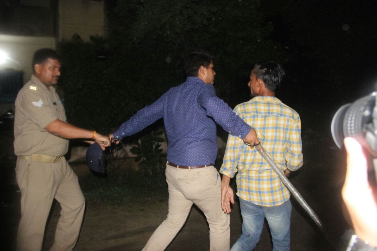 clash between two groups in lucknow
