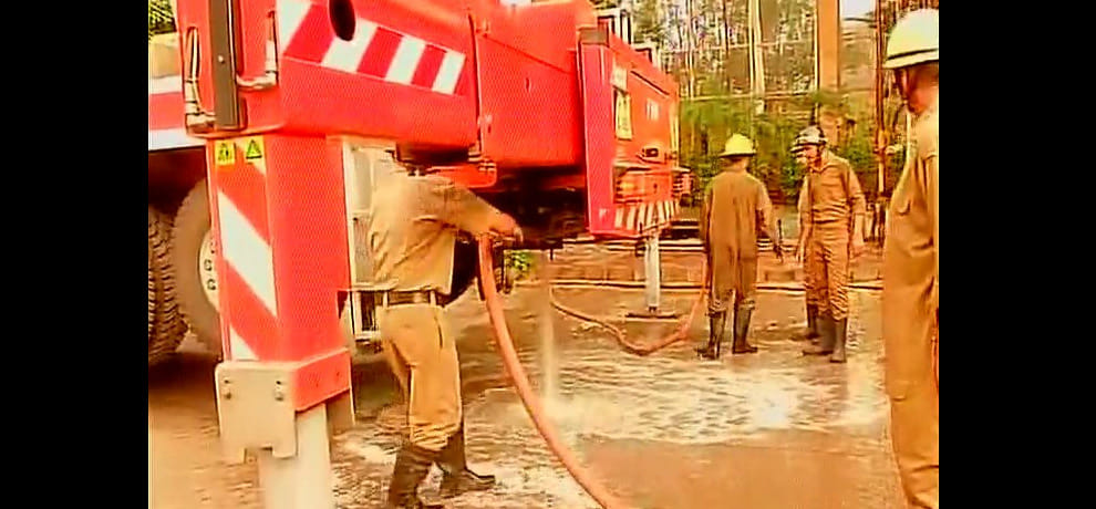Delhi Fire broke out in a building in Janakpuri five fire tenders found it under control