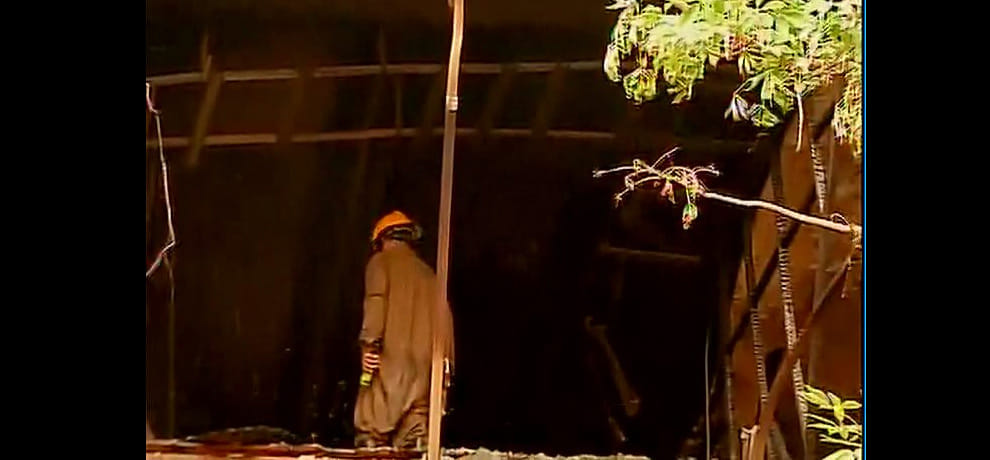 Delhi Fire: Fire breaks out in Mount Kailash apartment, fire brigade vehicles on the spot