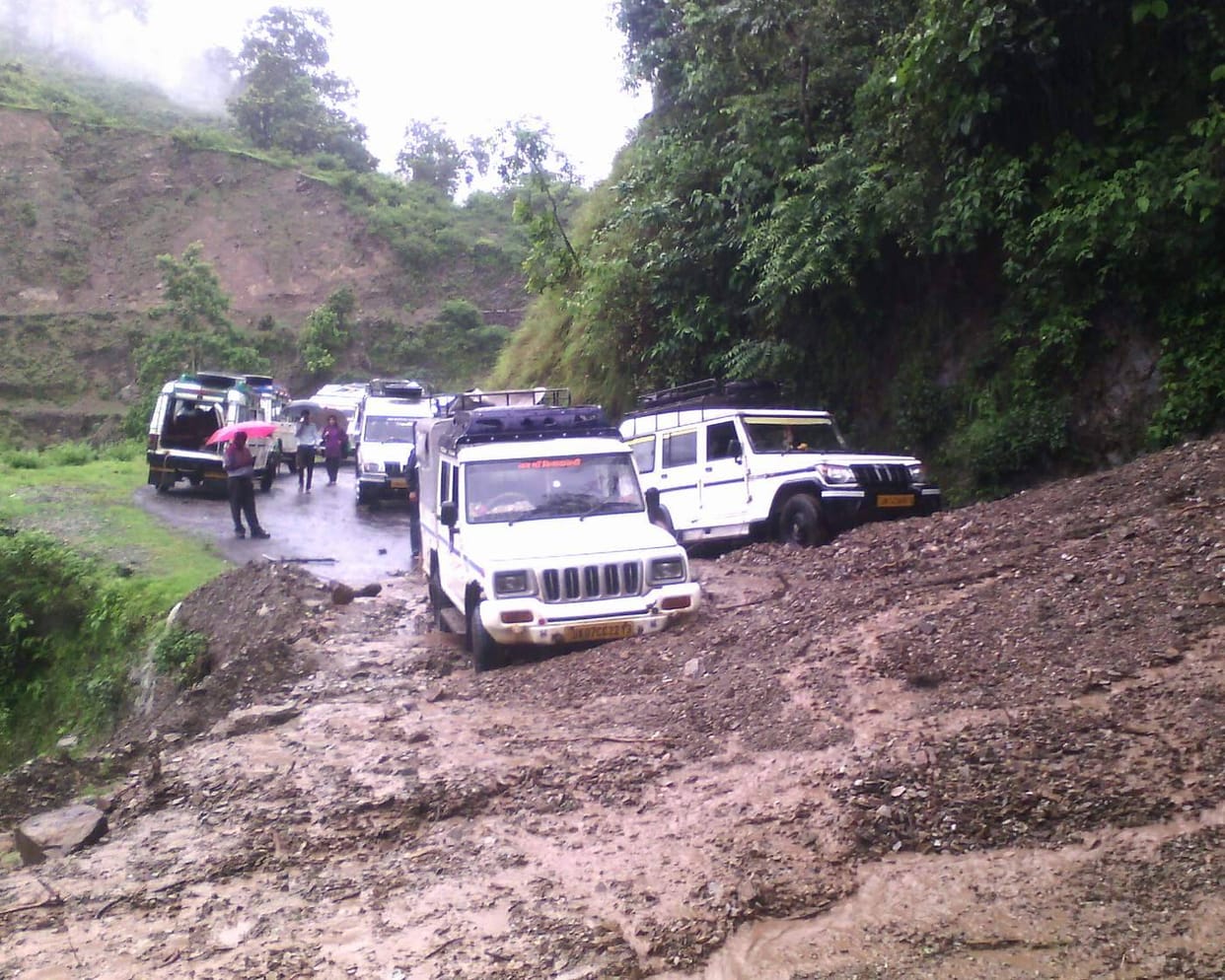Weather Report: 8 killed in landslide in Jammu, 1,000 roads closed in Himachal-Uttarakhand