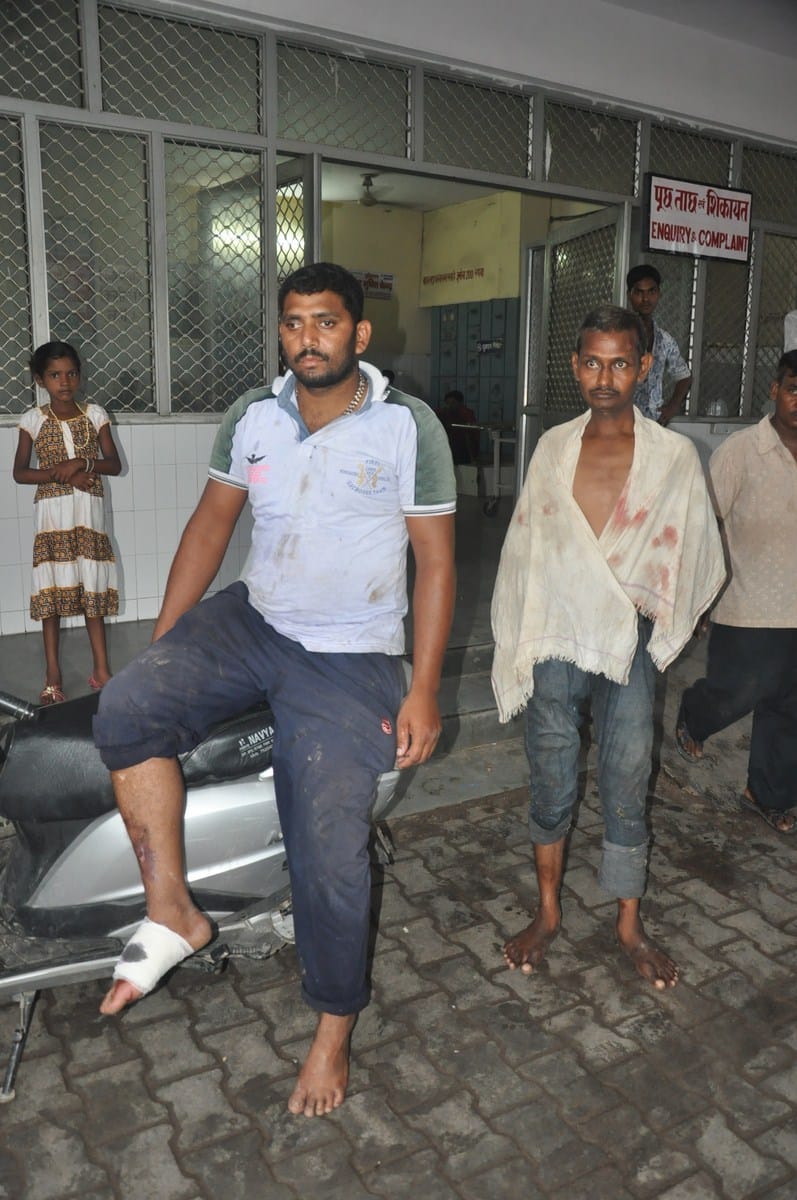 three injured due to falling of  a shop's linter