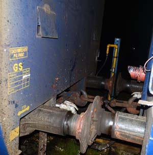 Cut off from the train before the eyes of the husband and wife