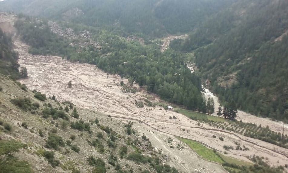 cloud brust at kinnaur, old couple rescued.