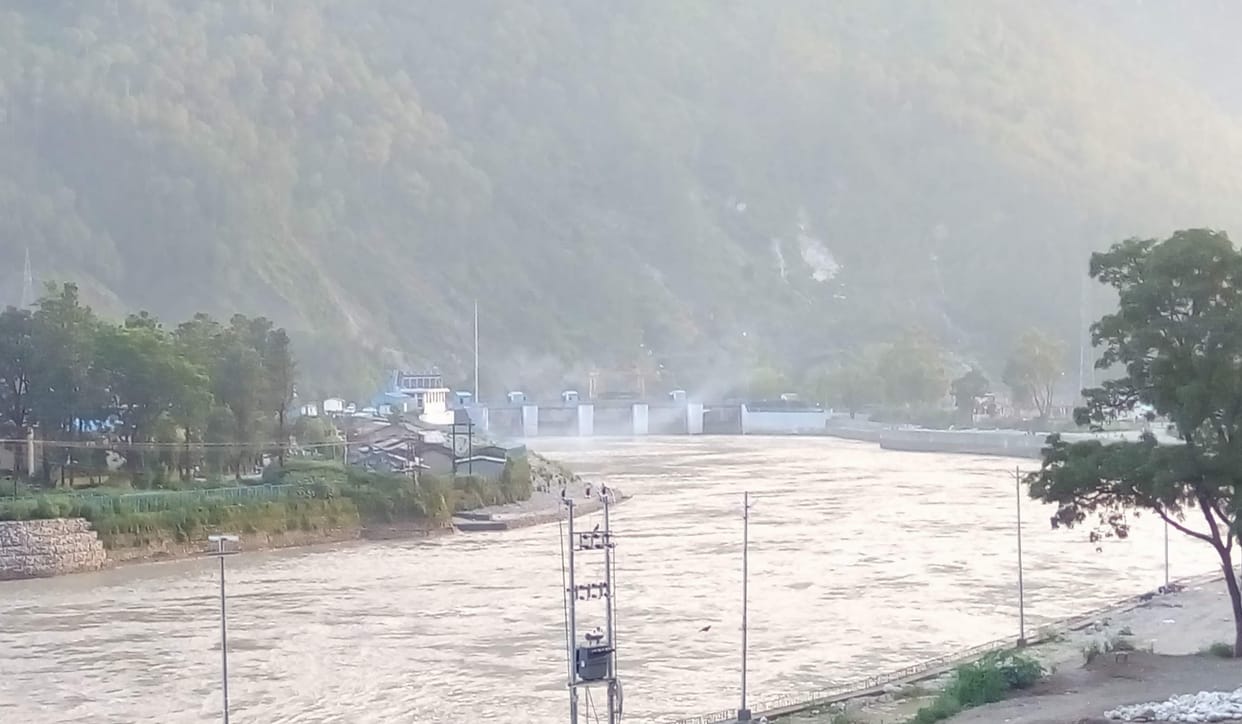 police case against  EE of maneri bhali project