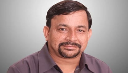 Political war started between BJP-SP after death of 28 persons by contaminated liquor