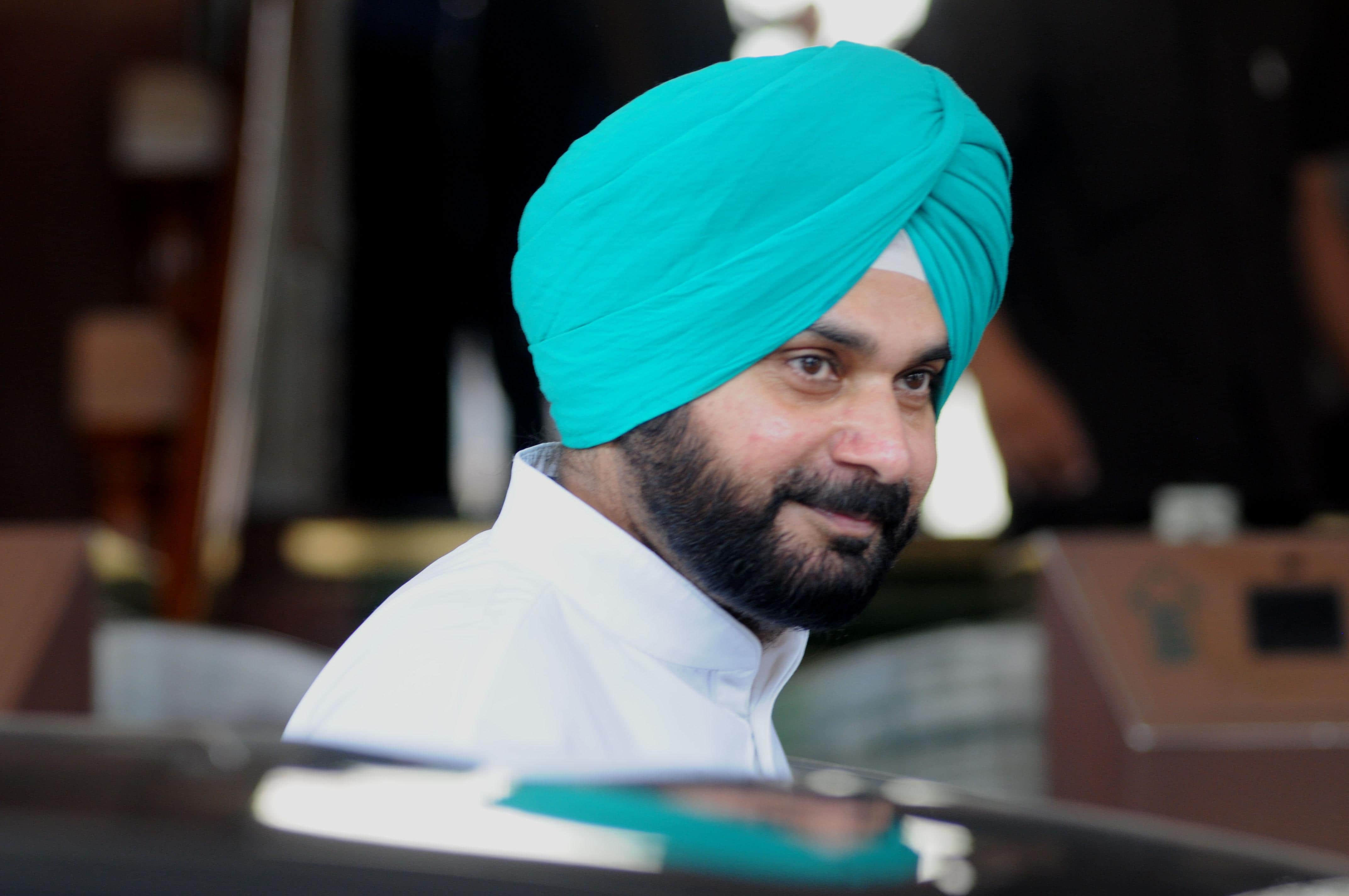 Navjot Singh Sidhu targets on union government over Farm Laws