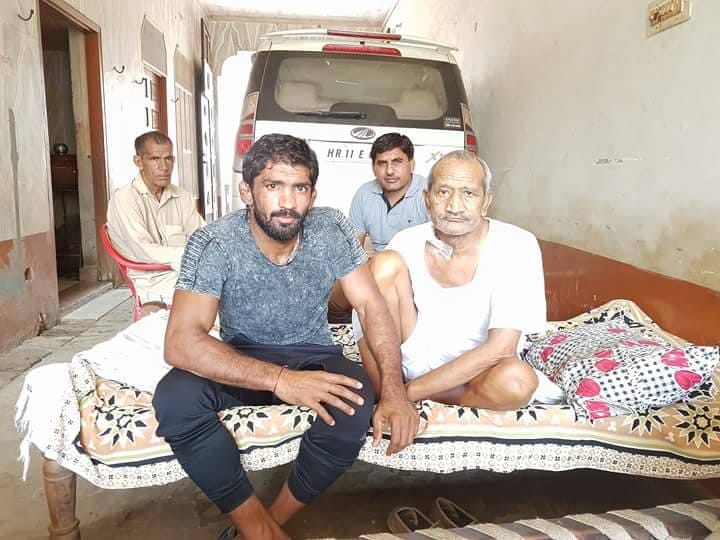 olympian yogeshwar dutt first coach master satbir singh funeral in gohana of haryana