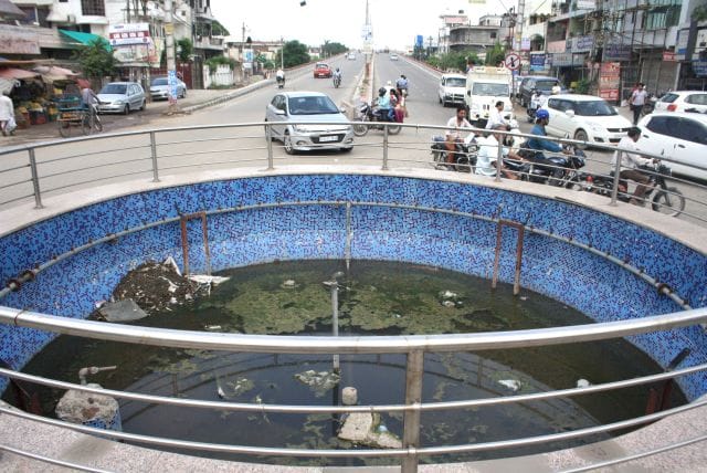 Point of mosquito breeding closed corporation made fountains