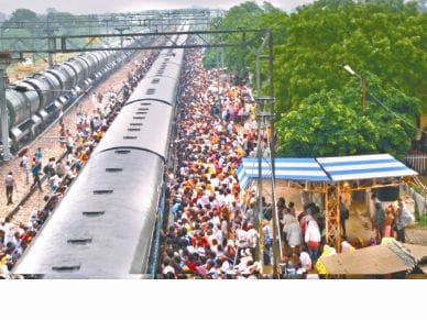 Agra-Mumbai route stranded rail track, trains late hours