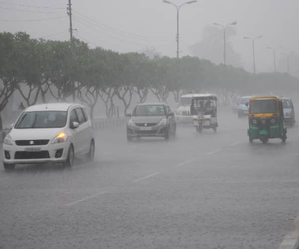 rain and weather in Lucknow.