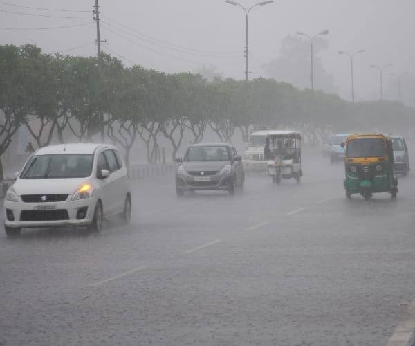 rain and weather in Lucknow.