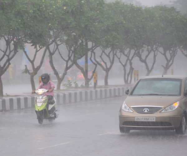 rain and weather in Lucknow.