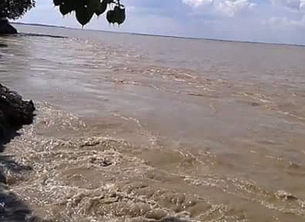 Sarayu river 5 centimeters away from danger