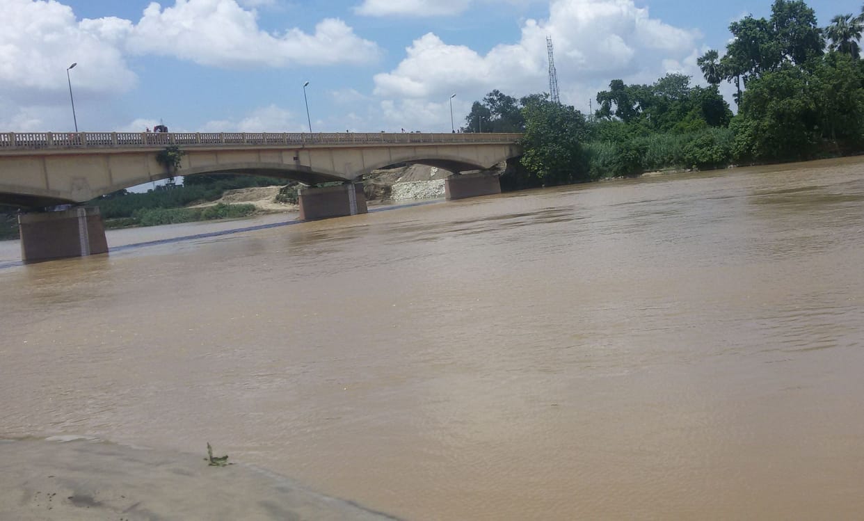 The water level of 4 cm growing every hour Rapti