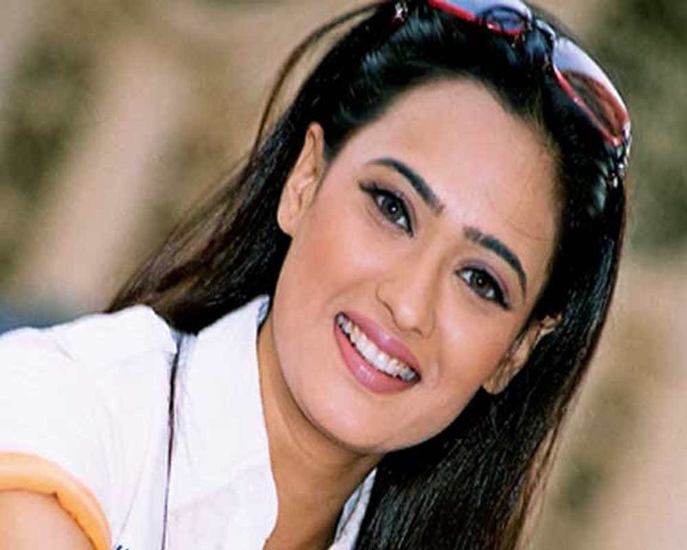 Pregnant Shweta Tiwari holidays with Abhinav in Goa