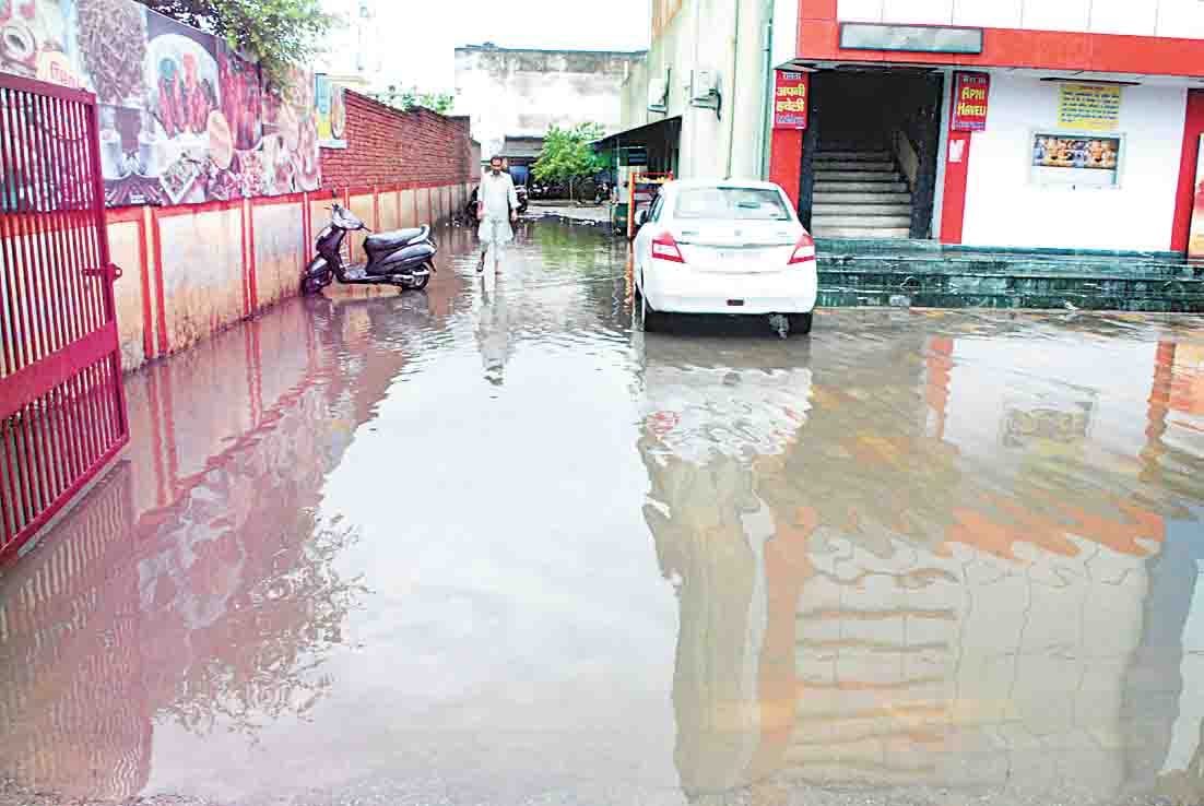water comes on road