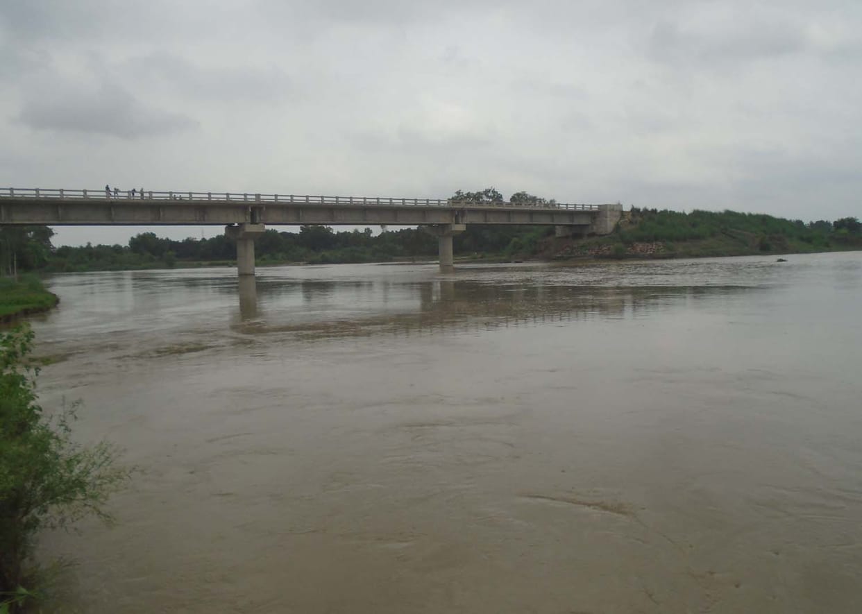 ganga, neem nadee uphanaee, 20 gaanvon ko khatara