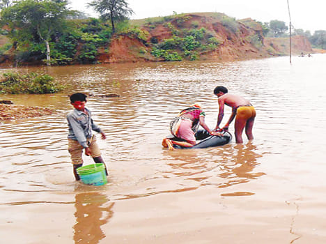 Mandakini cool, start cleaning the ghats
