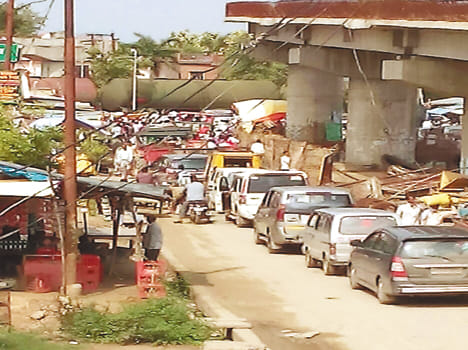 Vehicle owners are troubled for more than an hour