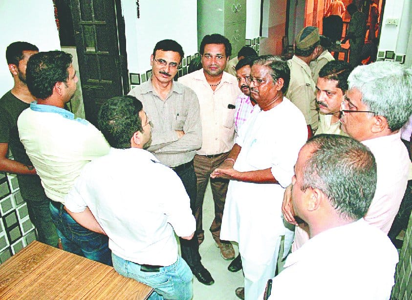 Sugar also fake check strip , two businessmen on trial