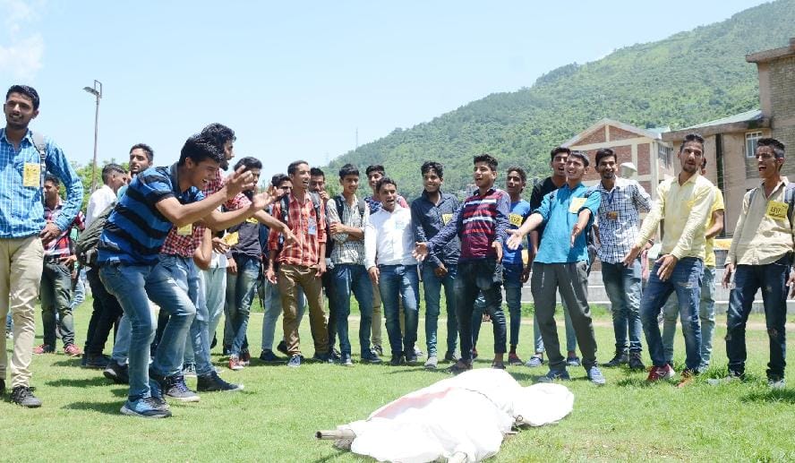 abvp demostrate againest govt