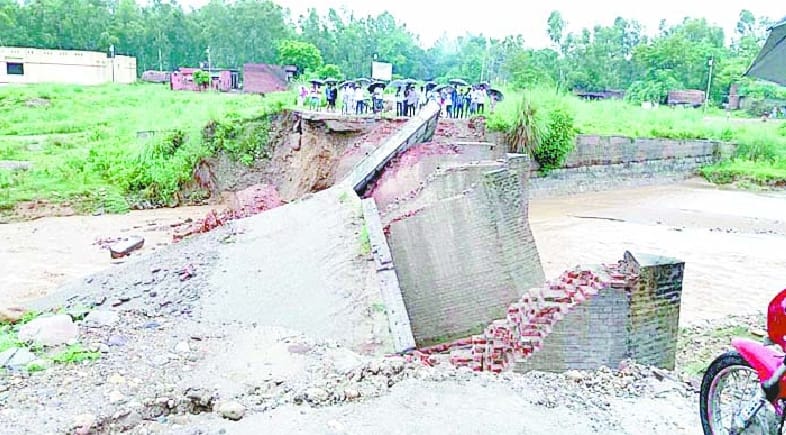 Lalu rain collapsed bridge, approach road book