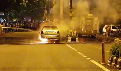 Car Catches Fire in mayur vihar area in delhi