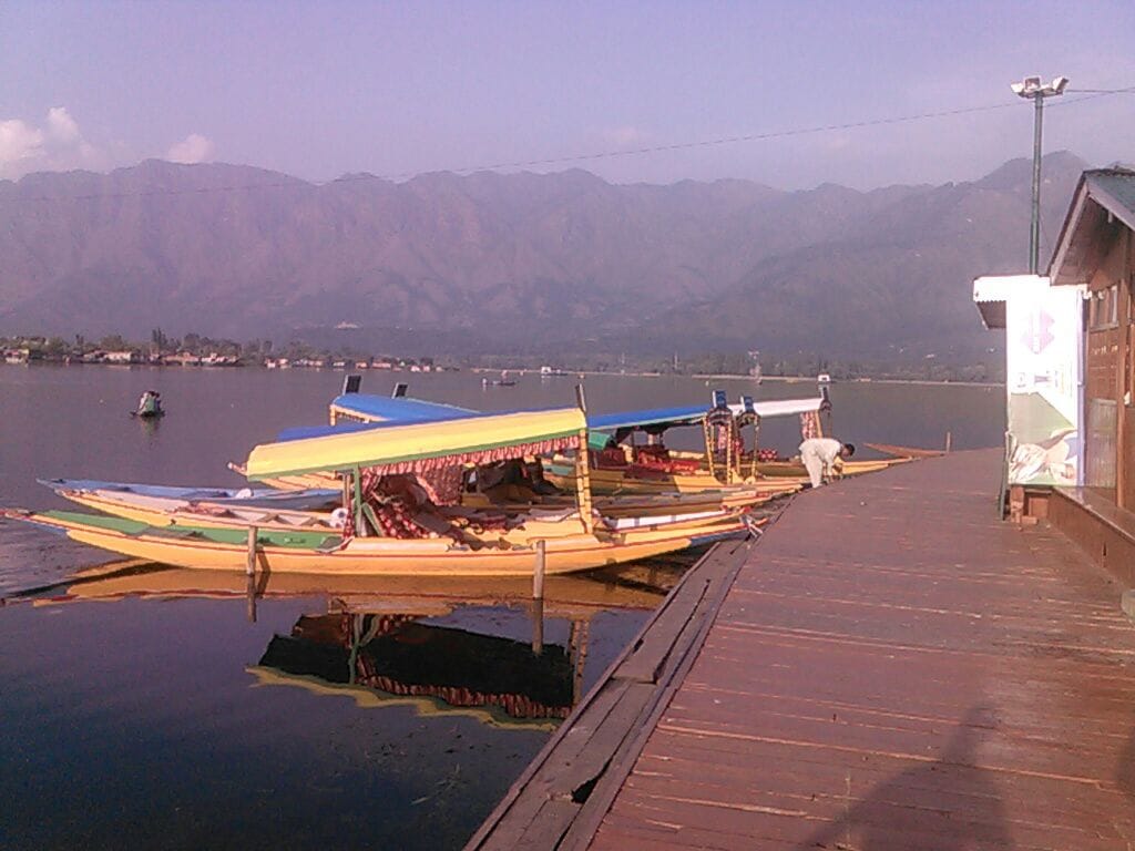 KASHMIR BECAME MORE BEAUTIFUL BEFORE HOLIDAY SESSION