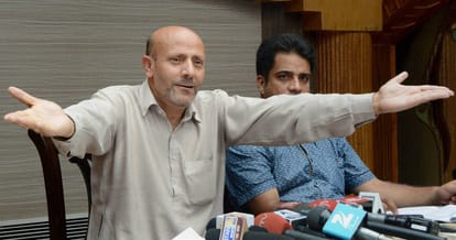 Curfew in Jammu & Kashmir continues for 11th consecutive day