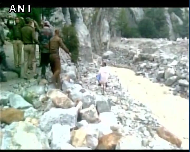 sdrf rescued 50 devotee from flood