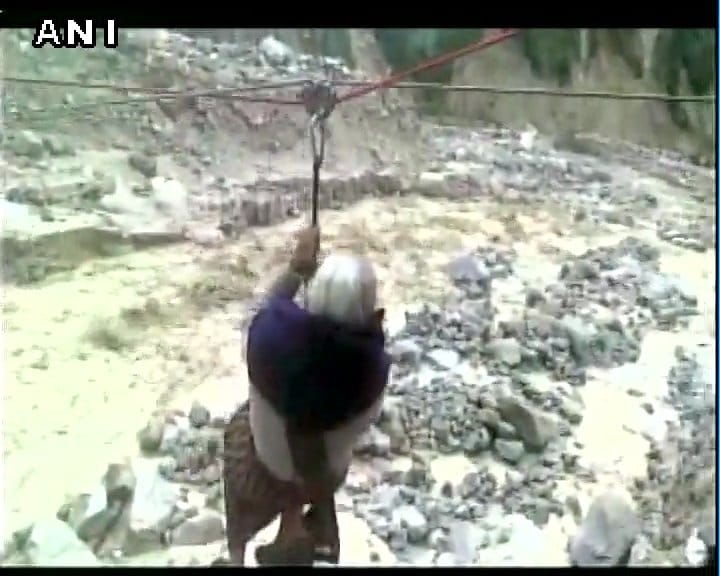 sdrf rescued 50 devotee from flood
