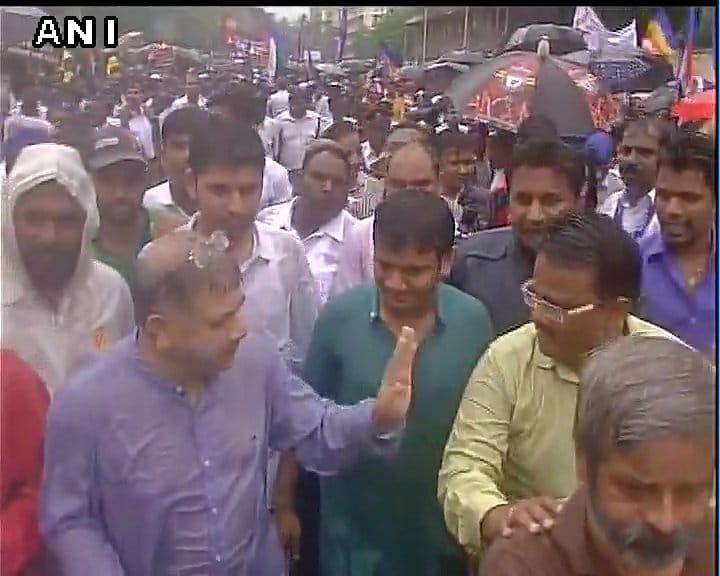 kanhaiya kumar supports the protest against the demolition of ambedkar bhavan in mumbai