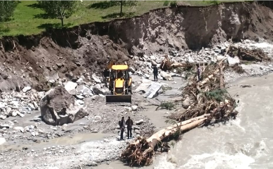 Cloud brust at kinnaur, ITBP starts maintenance work.