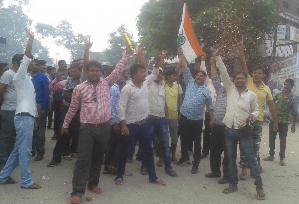 Teachers march out against Pakistan