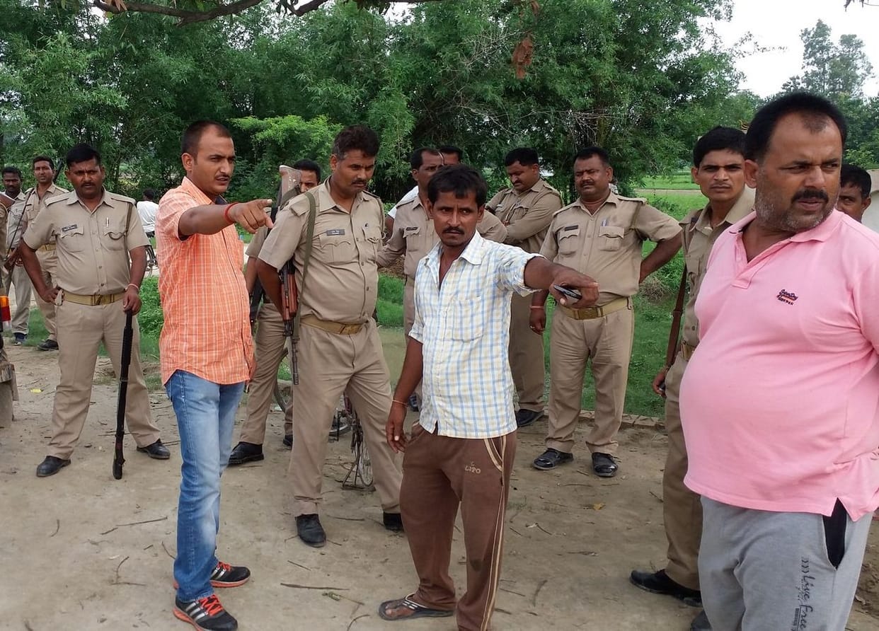  39 thousand robbed from two petrol pump salesmen