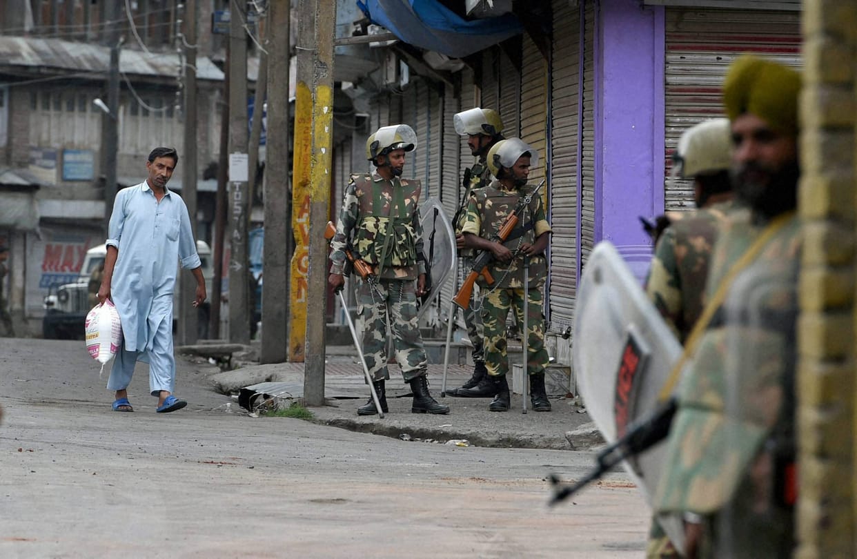 Curfew in Jammu & Kashmir continues for 11th consecutive day