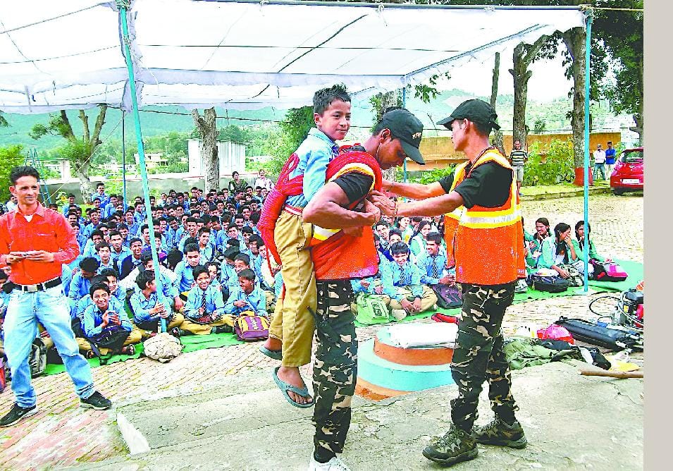 Students taught during disaster rescue tricks