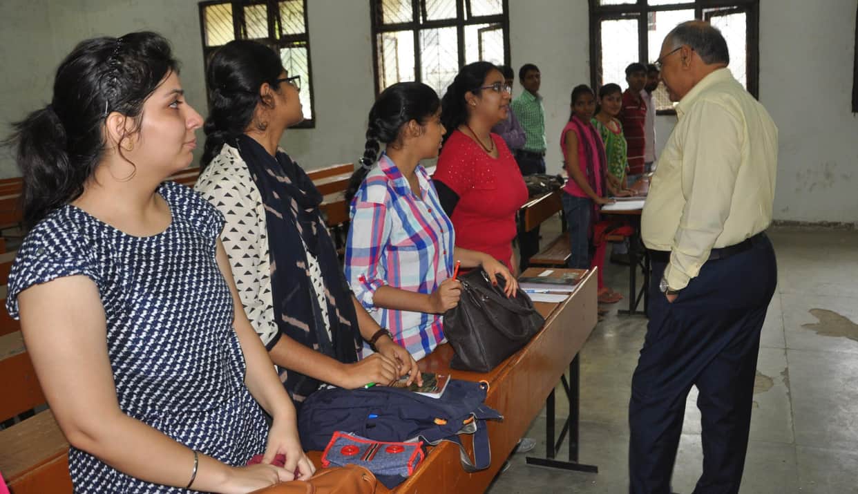 vice chancellor sb nimse took round of lucknow university