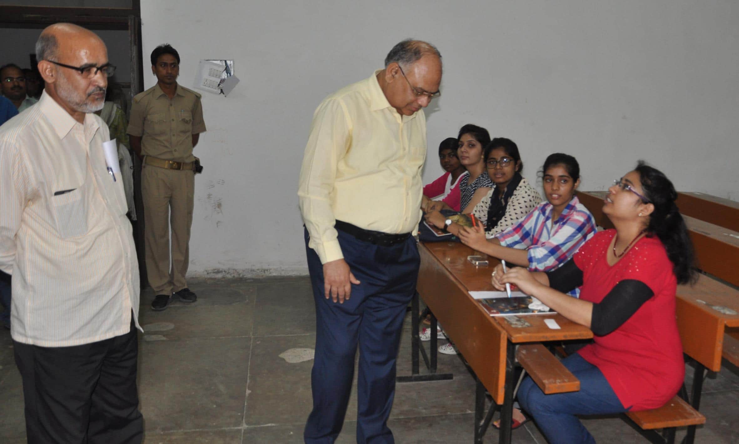vice chancellor sb nimse took round of lucknow university