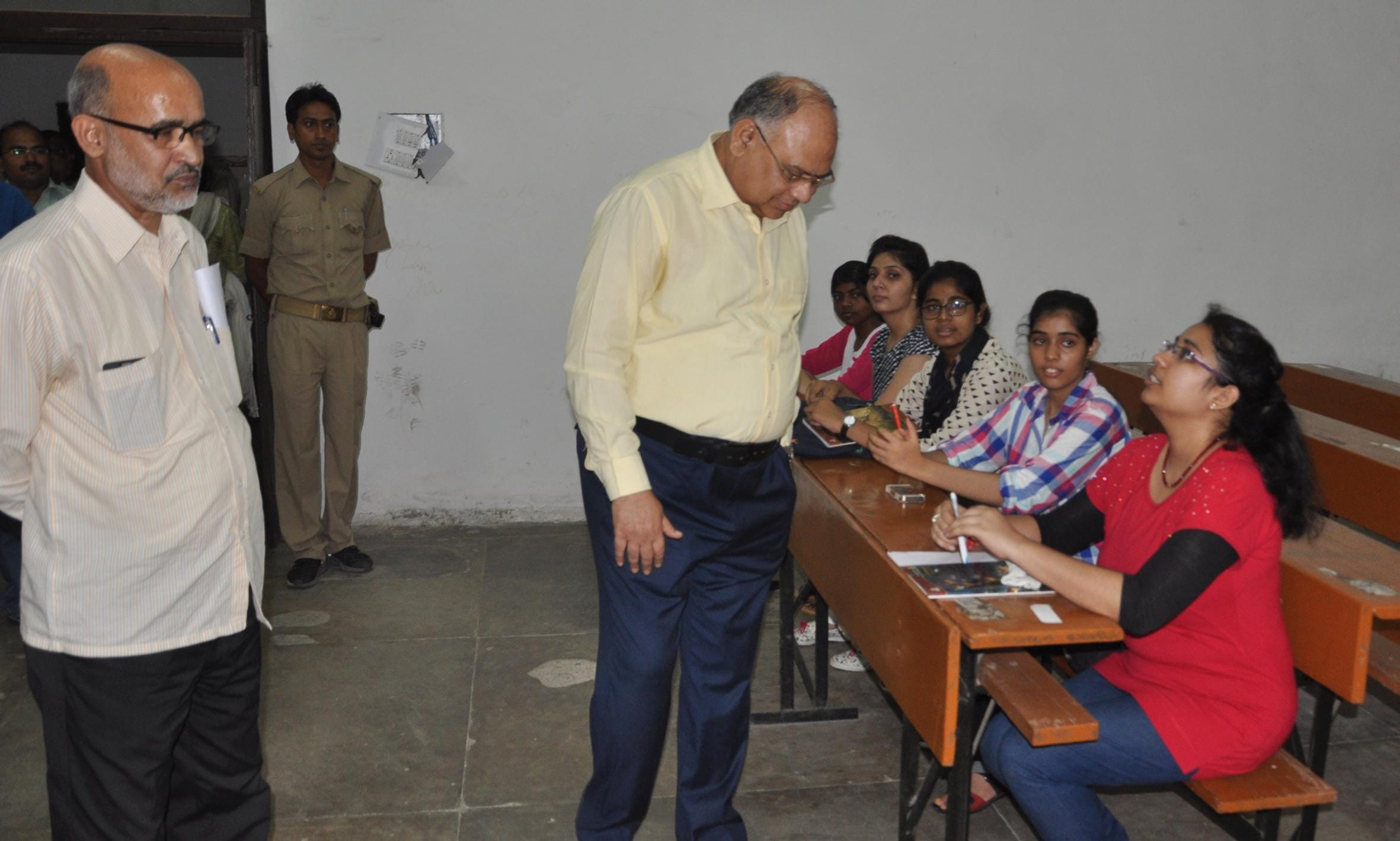 vice chancellor sb nimse took round of lucknow university