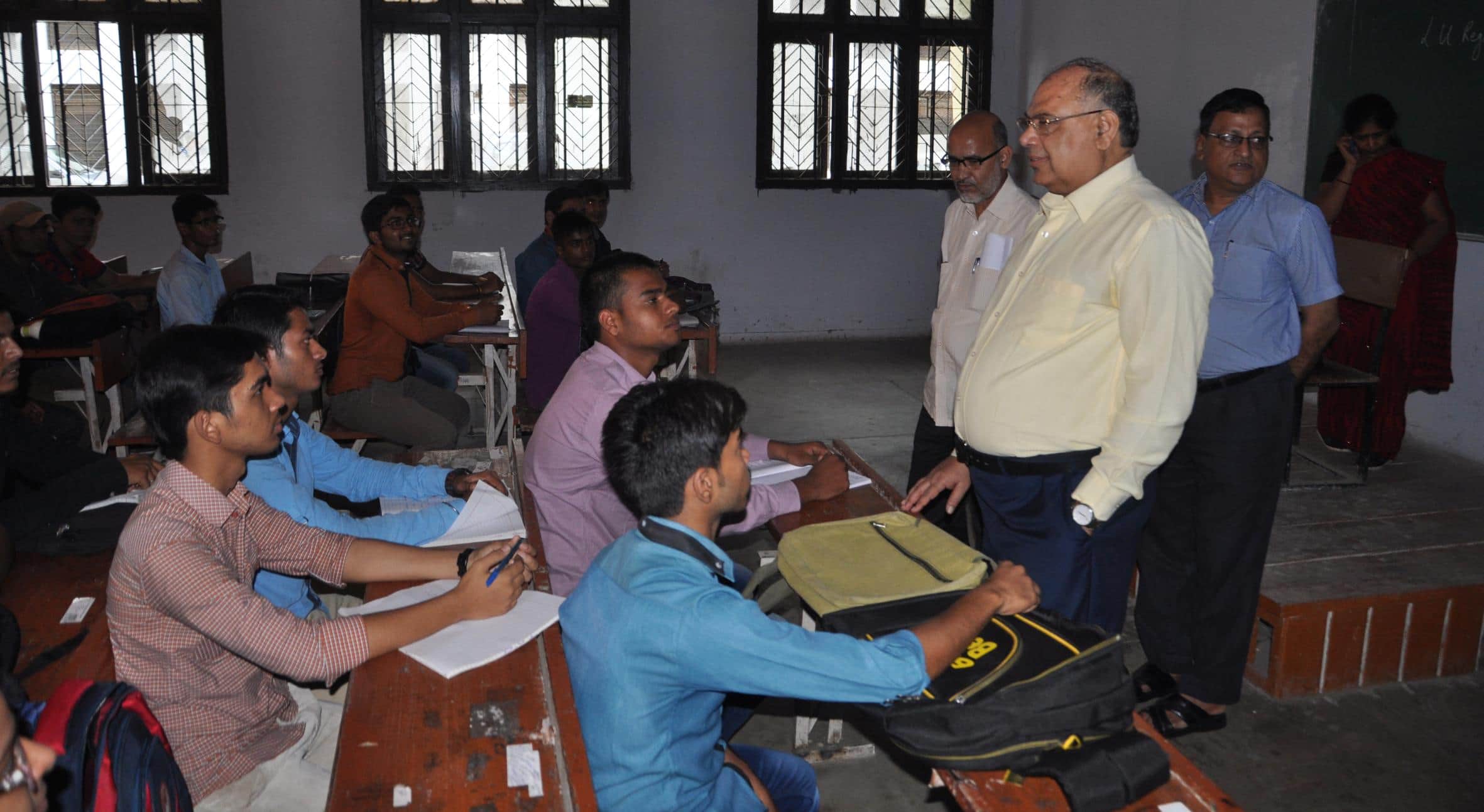 vice chancellor sb nimse took round of lucknow university