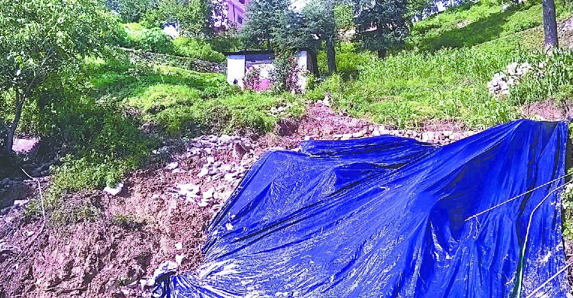 Land subsidence began to leak water line