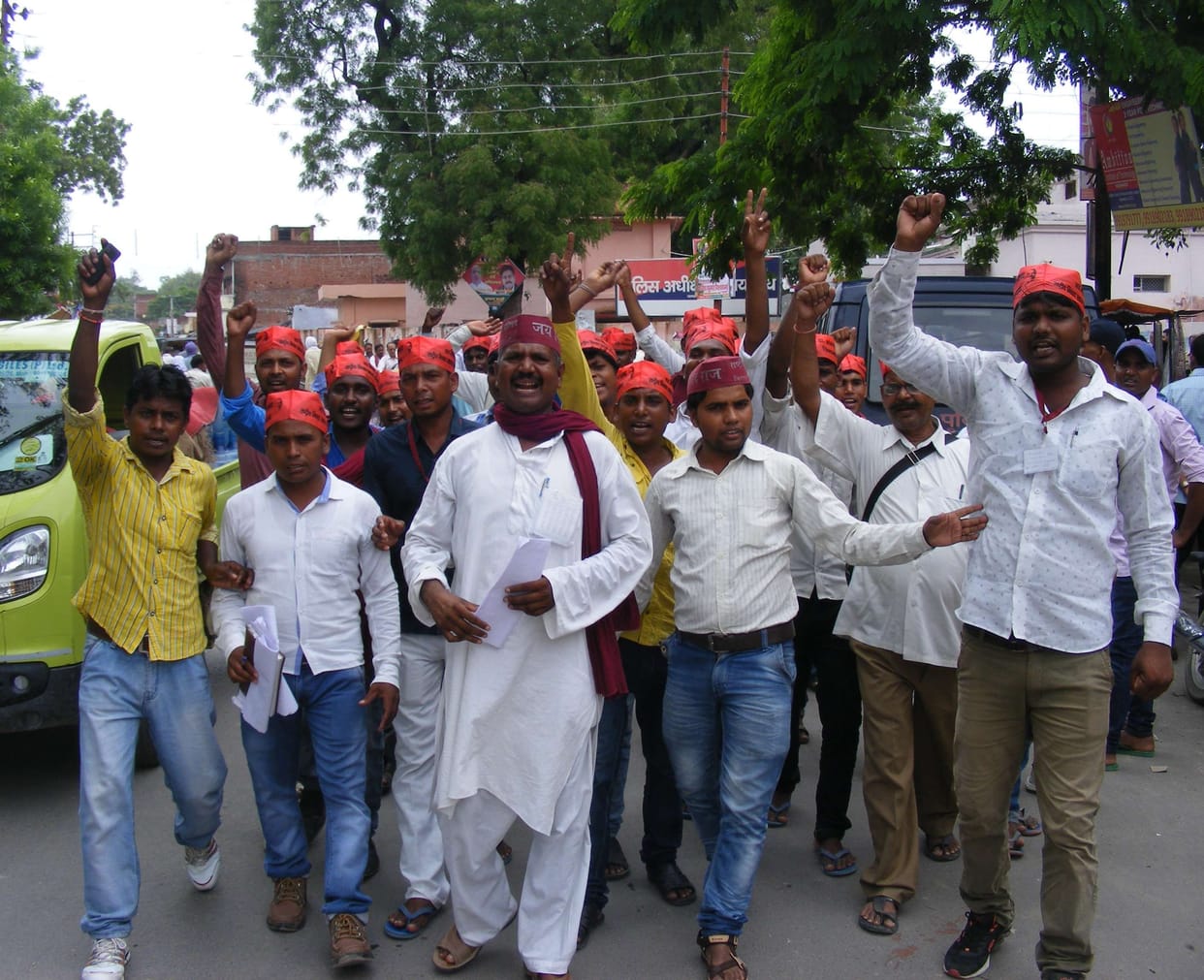 The convicts landed on the road to prosecute