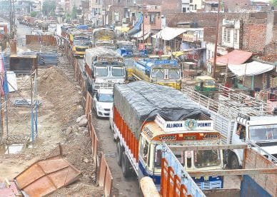 traffic police fail, city jam