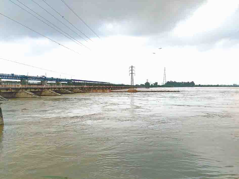 water of ganga intered 8 villeagaes