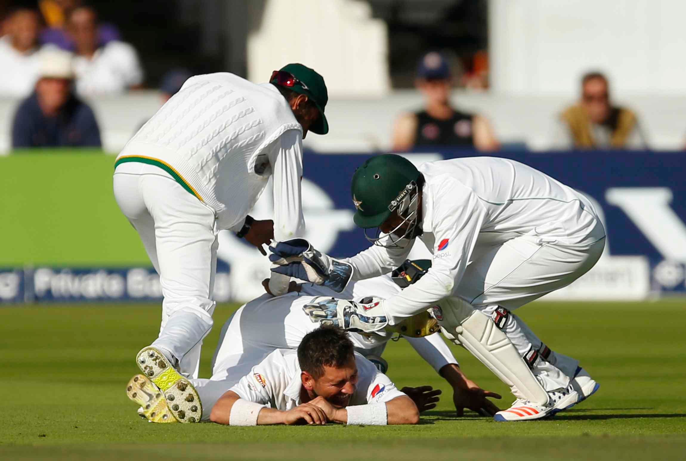 yasir shah wicketless after 31 overs in manchester test