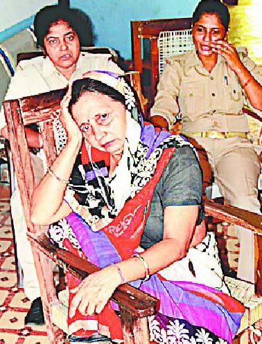  Rs woman disappeared from the shop, police station, Hungama