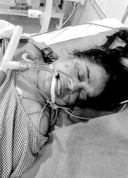Cloth merchant's wife and daughter tried to loot
