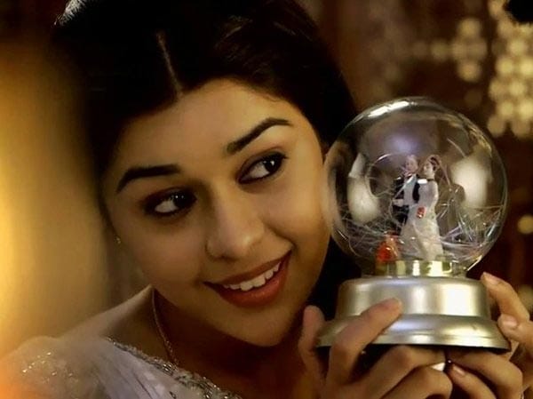 Eisha Singh and Sartaj Gill kiss on sets