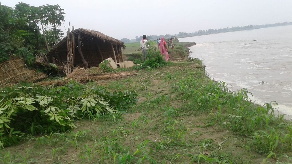 Surrounded by flood victims legislator, raged